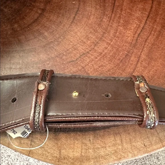 Insane vintage belt! Peacock feathers and gold colored clasp. Adjustable size - Picture 7 of 8